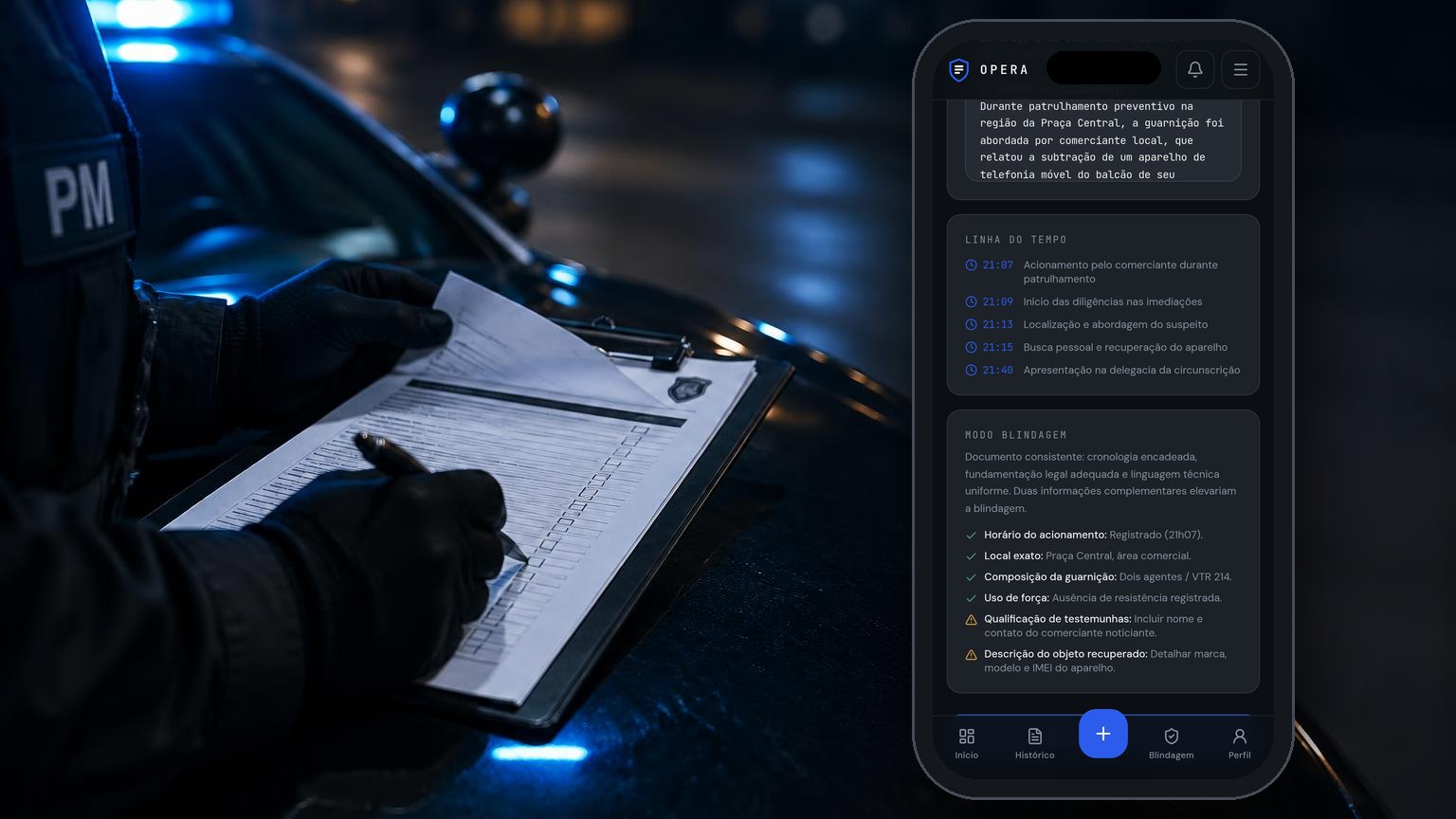 Policial conferindo relatório na prancheta sobre a viatura, com a tela da Blindagem do OPERA no celular